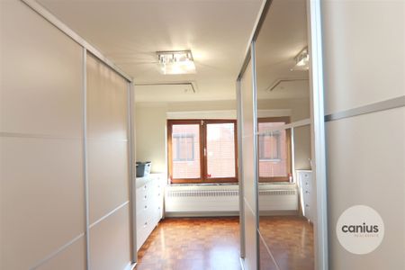 GOED ONDERHOUDEN WONING MET 2 SLAAPKAMERS + DRESSING EN ONDERHOUDSVRIENDELIJKE TUIN - Foto 3