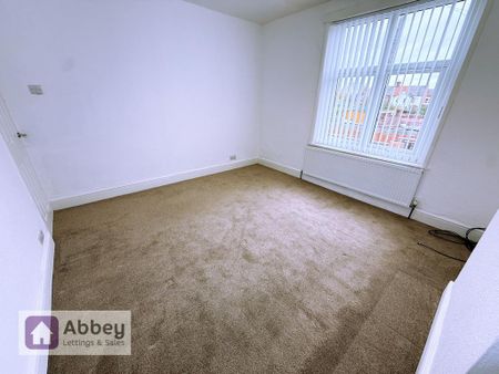 3 bedroom terraced house to rent - Photo 3