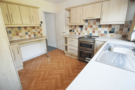 3 bedroom semi-detached house to rent - Photo 5