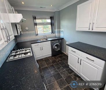 3 bedroom flat to rent - Photo 5