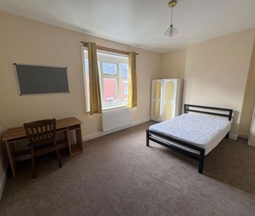 4 bedroom terraced house to rent - Photo 6