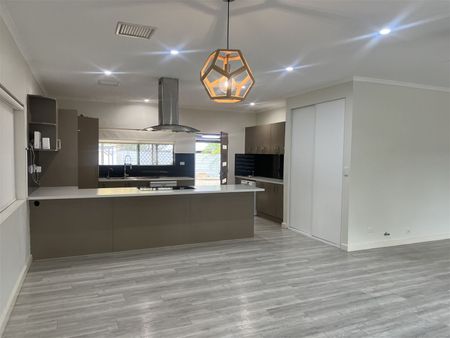 Modern Three Bedroom Home in Larapinta - Photo 4