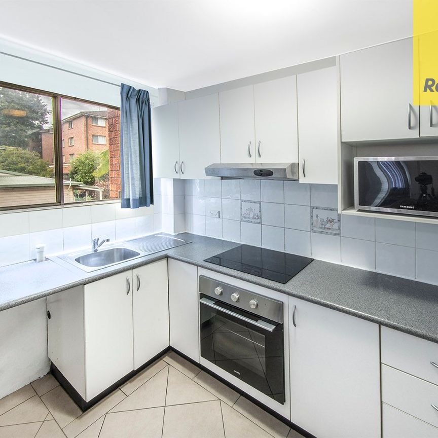 NEWLY LISTED - NEWLY UPDATED FURNISHED TWO BEDROOM APARTMENT IN CBD LOCATION - Photo 1