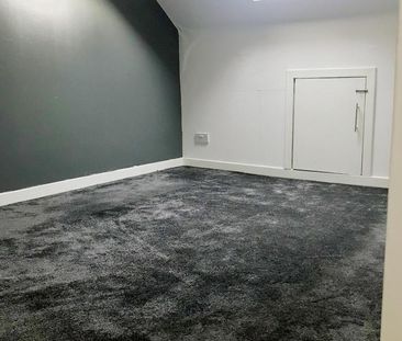 3 bedroom flat to rent - Photo 5