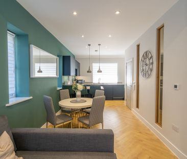 Brighton Road, Horley, RH6 - Photo 2