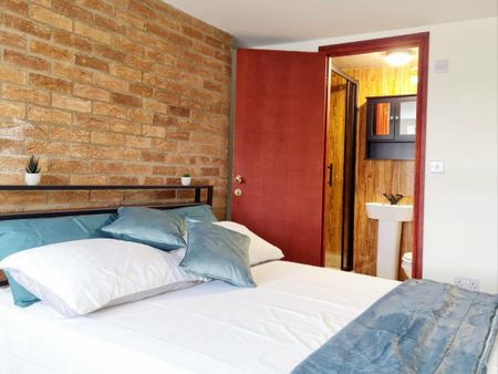 1 bedroom in a house share to rent - Photo 5