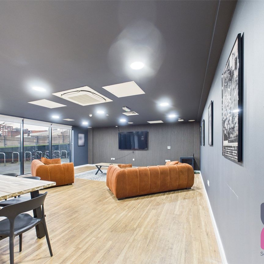 Studio to let in Liverpool - Photo 1