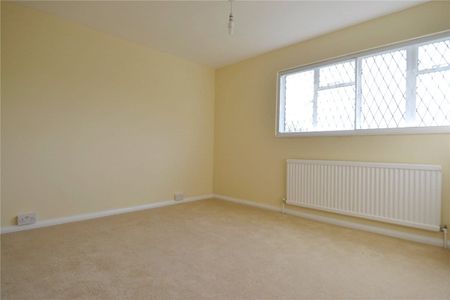 A two double bed and one single bed house set next to Tiffin Girls' School. Ideally situated for transport to Richmond and Kingston. Close to all amenities of Ham Parade and close to River. Available mid November. - Photo 3