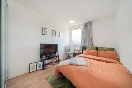 3 bedroom flat to rent - Photo 4