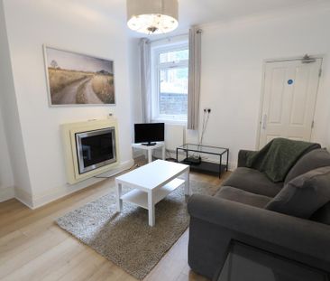 3 bedroom terraced house to rent - Photo 2