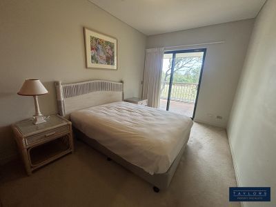 Coastal Comfort Awaits – Furnished 3-Bed Townhouse in Club Villa, Laguna Quays - Photo 3