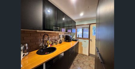 Low-Set Brick Unit Just 25m from the Water - 11/89 Sutton Street Redcliffe QLD 4020 - Photo 4