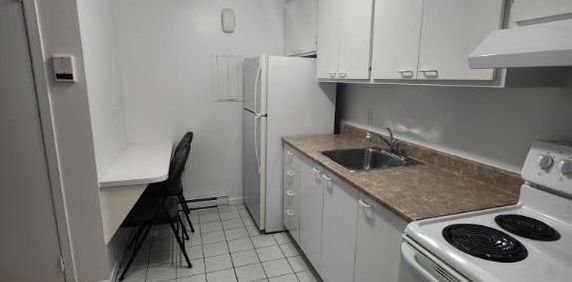 3 1/2 SEMI-MEUBLÉ 1er DÉCEMBRE - Photo 2