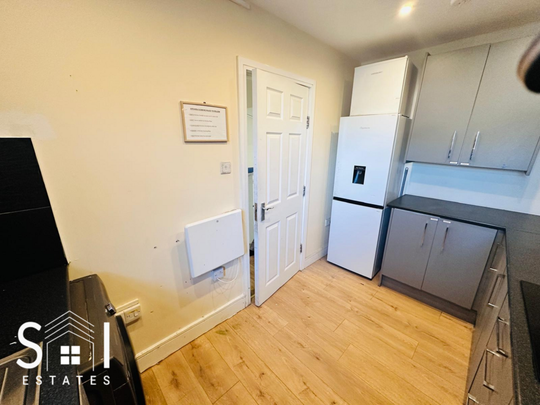 3 bedroom flat to rent - Photo 1