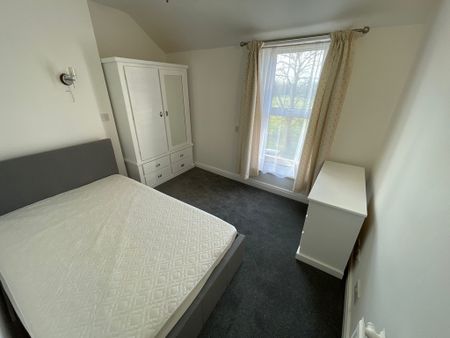 1 bedroom Apartment to let - Photo 2