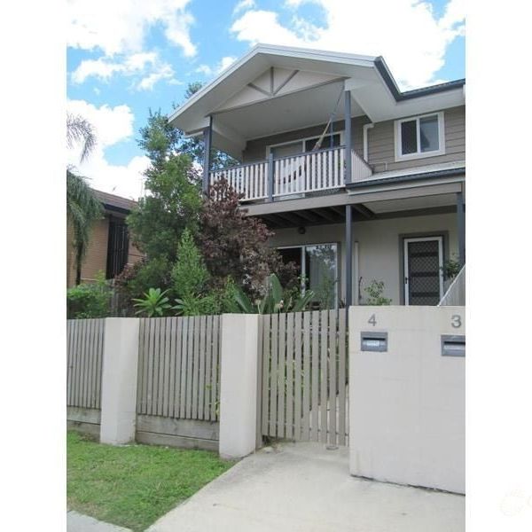 Modern Townhome conveniently located - Photo 1