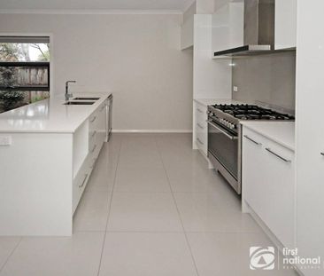 Neatly presented townhouse - Photo 2