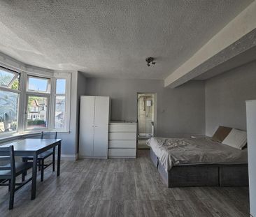 Studio to rent - Photo 5