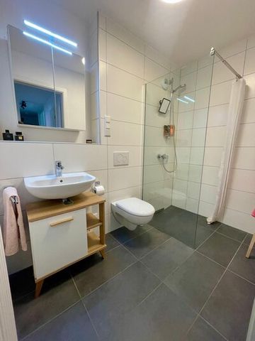 Moderne Vierzimmerwohnung in U-Bahn Nähe mit offener Wohnküche und Loggia! - Photo 5