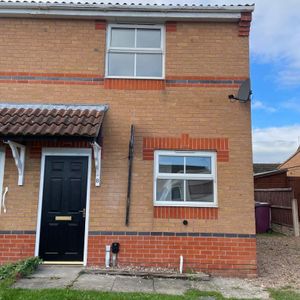 2 bedroom semi-detached house to rent - Photo 2