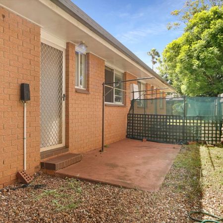 Tidy Unit in Darling Heights - Photo 3