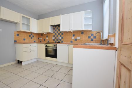 2 bedroom House To Let - Photo 2