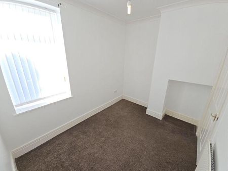 2 bedroom ground floor flat to rent - Photo 5