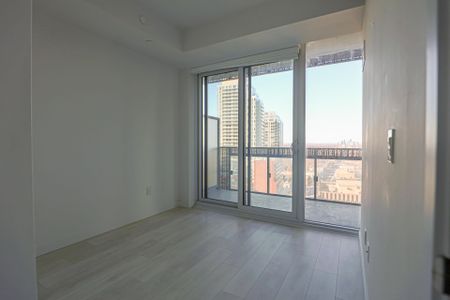 For Lease - 8 Eglinton Avenue Unit# 1506, Toronto, Ontario - Photo 2