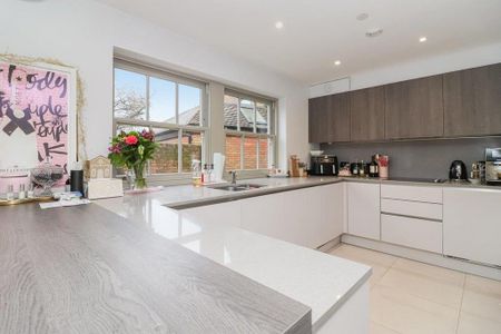 3 bedroom terraced house to rent - Photo 2