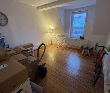 Charmante Dachgeschosswohnung mit viel Licht und modernem Komfort - Photo 1