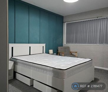 1 bedroom in a house share to rent - Photo 2