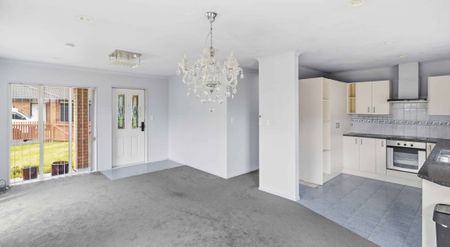 Four Bedroom Beauty! - Photo 3