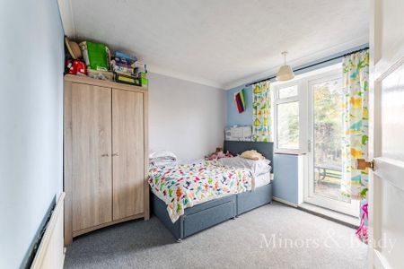 2 bedroom end of terrace house to rent - Photo 4