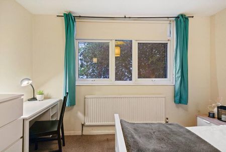 1 bedroom in a house share to rent - Photo 3