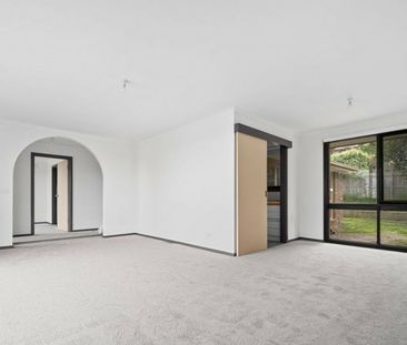 Spacious 3-Bedroom Home in Prime Endeavour Hills Location - Photo 2