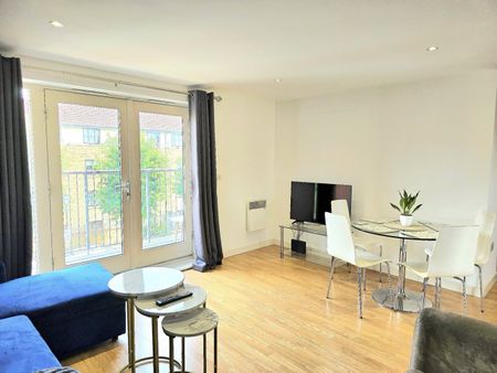 2 Bed Flat, London, E3 - Photo 2