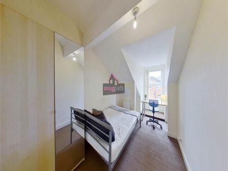 3 bedroom flat to rent - Photo 4