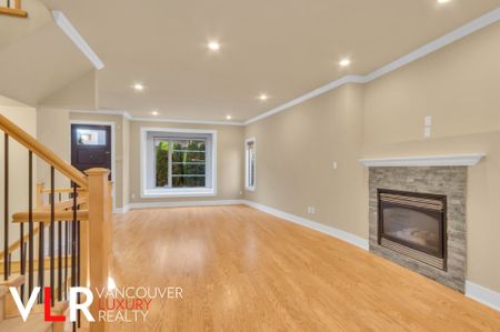 Duplex in North Vancouver, BC - Photo 2
