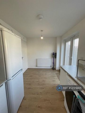 2 bedroom semi-detached house to rent - Photo 5