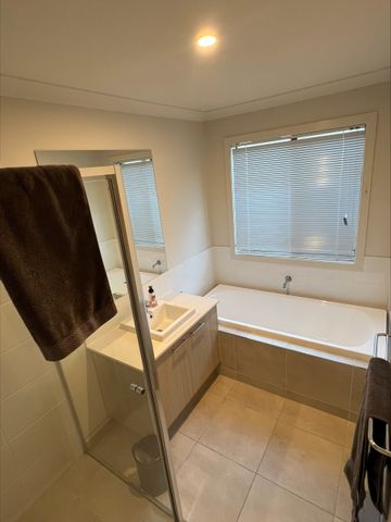 Cranbourne East - Photo 5