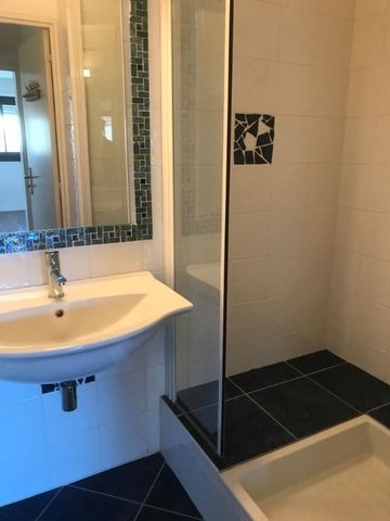 Location Appartement 3 pièces 73m² - Photo 2