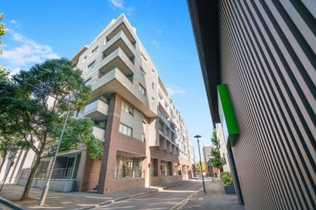 Luxurious Urban Living in the Desirable 'Fusion' Complex - Photo 4