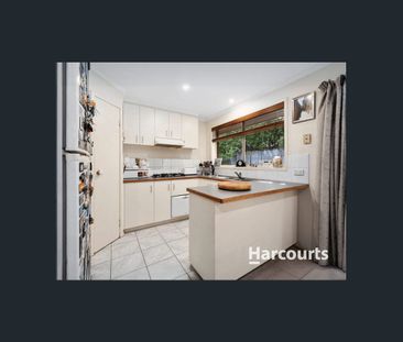 Spacious Two-Bedroom Villa in a Prime Bentleigh Location - Photo 4