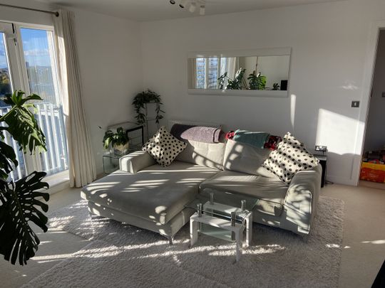 1 Bed Penthouse, Kimmerghame Place, EH4 - Photo 1