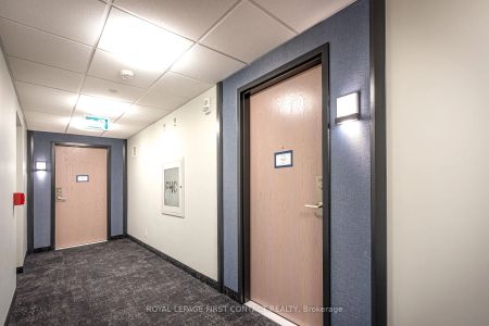 Condo Townhouse For Lease | S9055138 - Photo 2