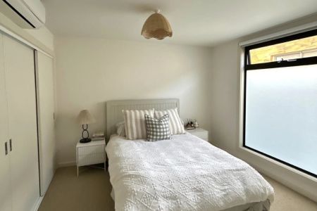 STYLISH TOWNHOUSE WITH INDOOR & OUTDOOR FLAIR! - Photo 4