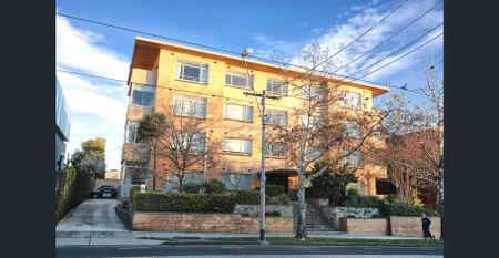 Spacious 2 Bedroom Unit on Toorak Road - Photo 5