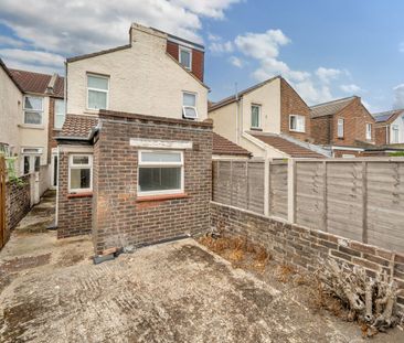 3 bedroom terraced house to rent - Photo 2