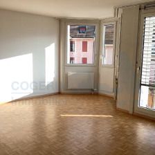 Appartement de 4 pièces au 4ème étage à la Rue du Cercle 10 - Photo 2