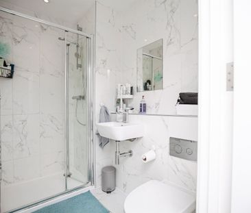 Syresham Gardens, Haywards Heath - Photo 5